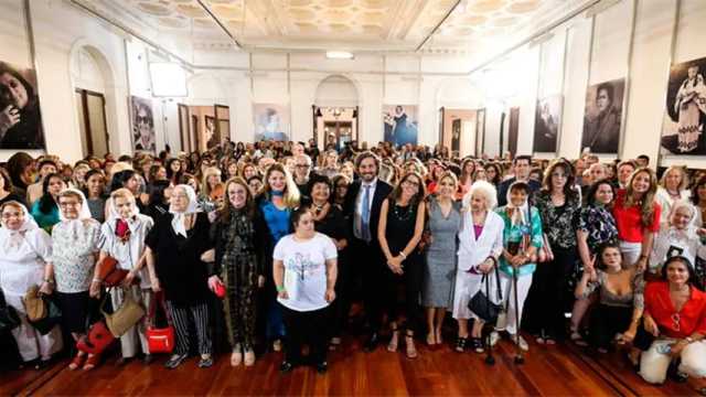 El Gobierno reinauguró el Salón de las Mujeres Argentinas del Bicentenario. (Foto: @CasaRosada)