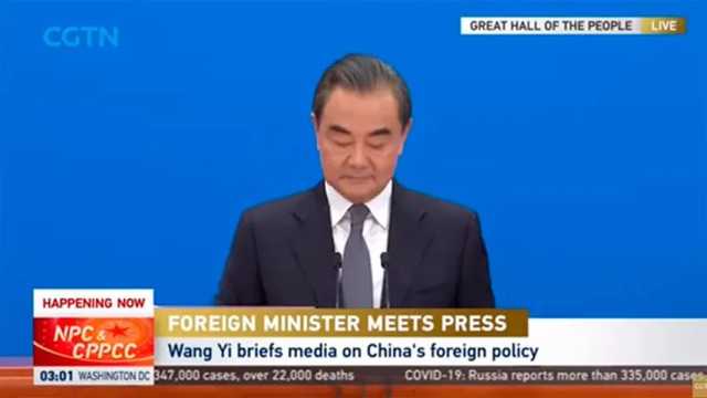 Advertencia con dramatismo del ministro chino de Asuntos Extranjeros, Wang Yi. (Foto: CGTN)