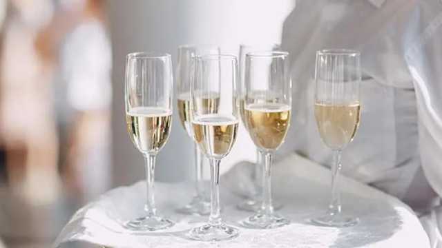Todo el champán importado deberá ser etiquetado como \"vino espumoso\". (Foto: Envato)