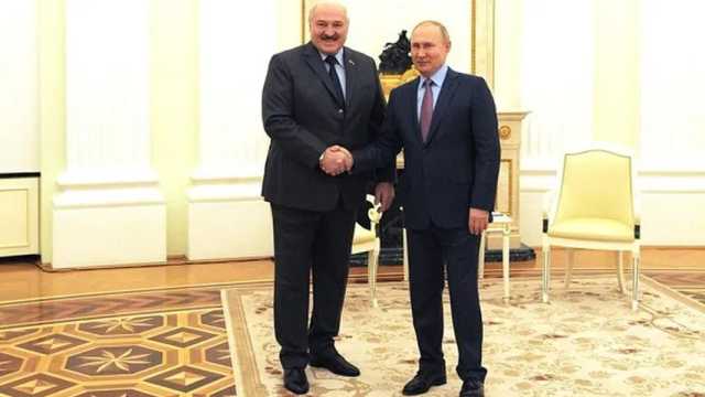 El presidente de Rusia, Vladimir Putin, con el presidente de Bielorrusia, Alexander Lukashenko. (Foto: Wikimedia)
